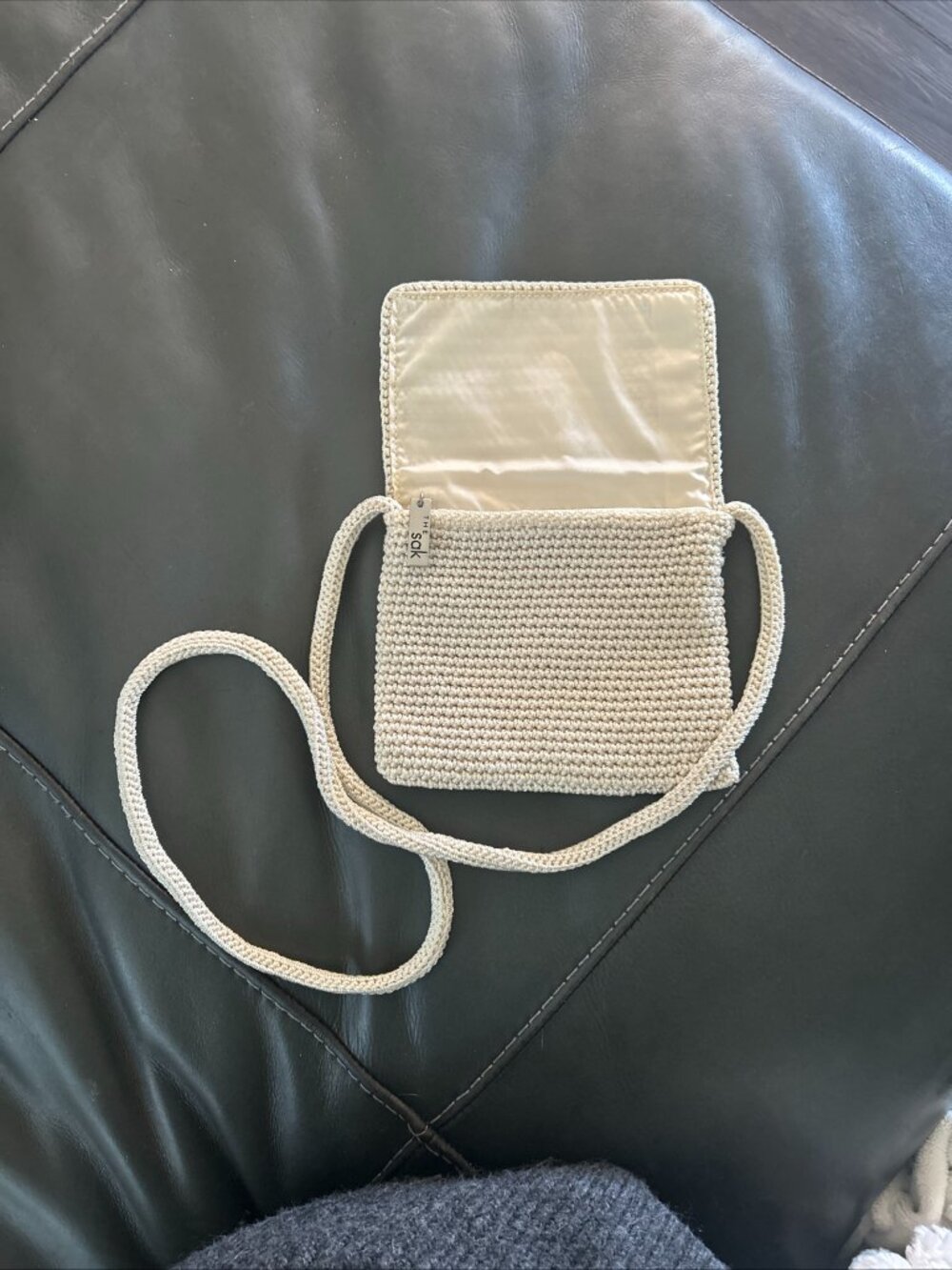 The Sak Shoulder Bag Crochet Beige Zip Pocket Magnetic Snap Women